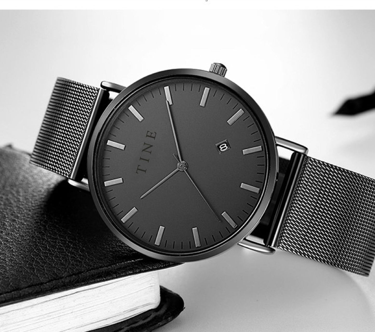 Sleek and Stylish Men's Watch