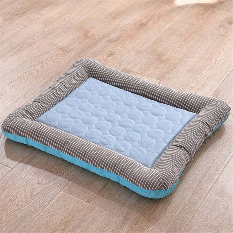 Comfortable Cooling Pet Bed for Large Dogs - Keep Your Pups Cool and Cozy!